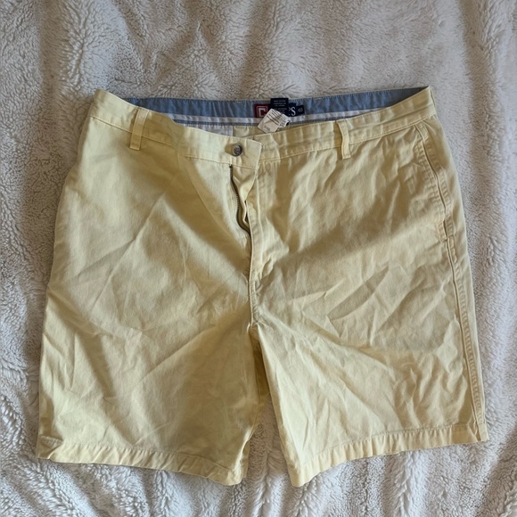 Chaps Shorts Men’s Size 40 Yellow Faded Chino Casual - Picture 1 of 6
